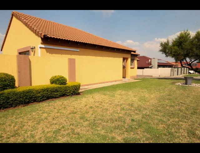 3 BEDROOM HOUSE FOR SALE IN THATCHFIELD